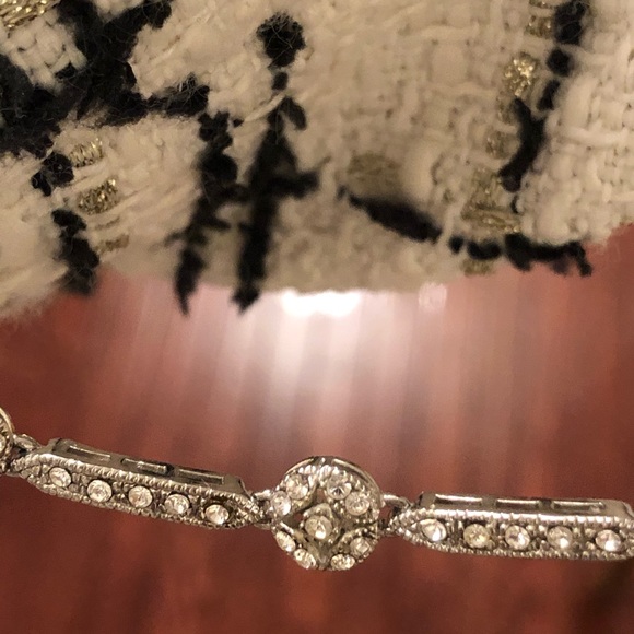 Faux diamond necklace that is stunning on. Looks real - Picture 4 of 8